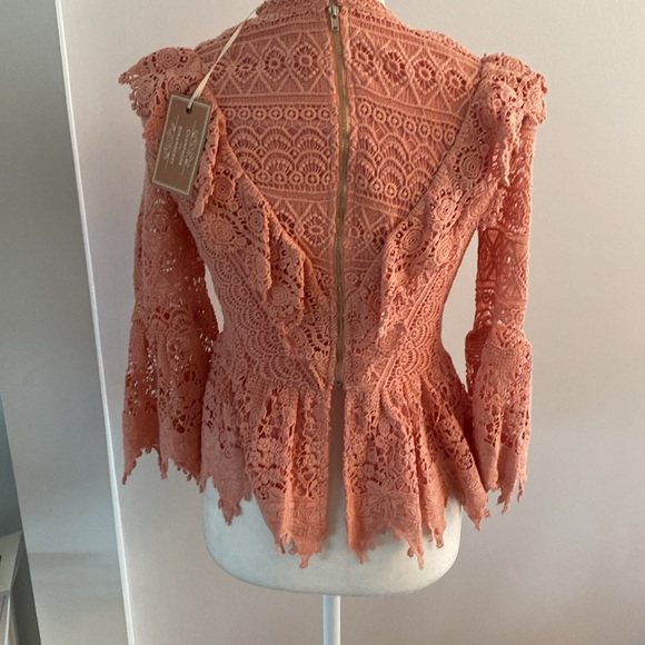 Champagne and strawberry lace top size small - Picture 10 of 14
